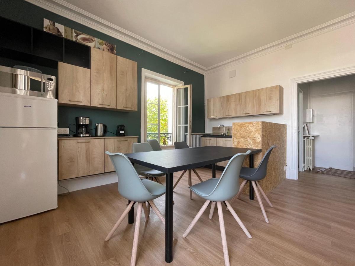 Le Logis De La Place Туар Екстер'єр фото