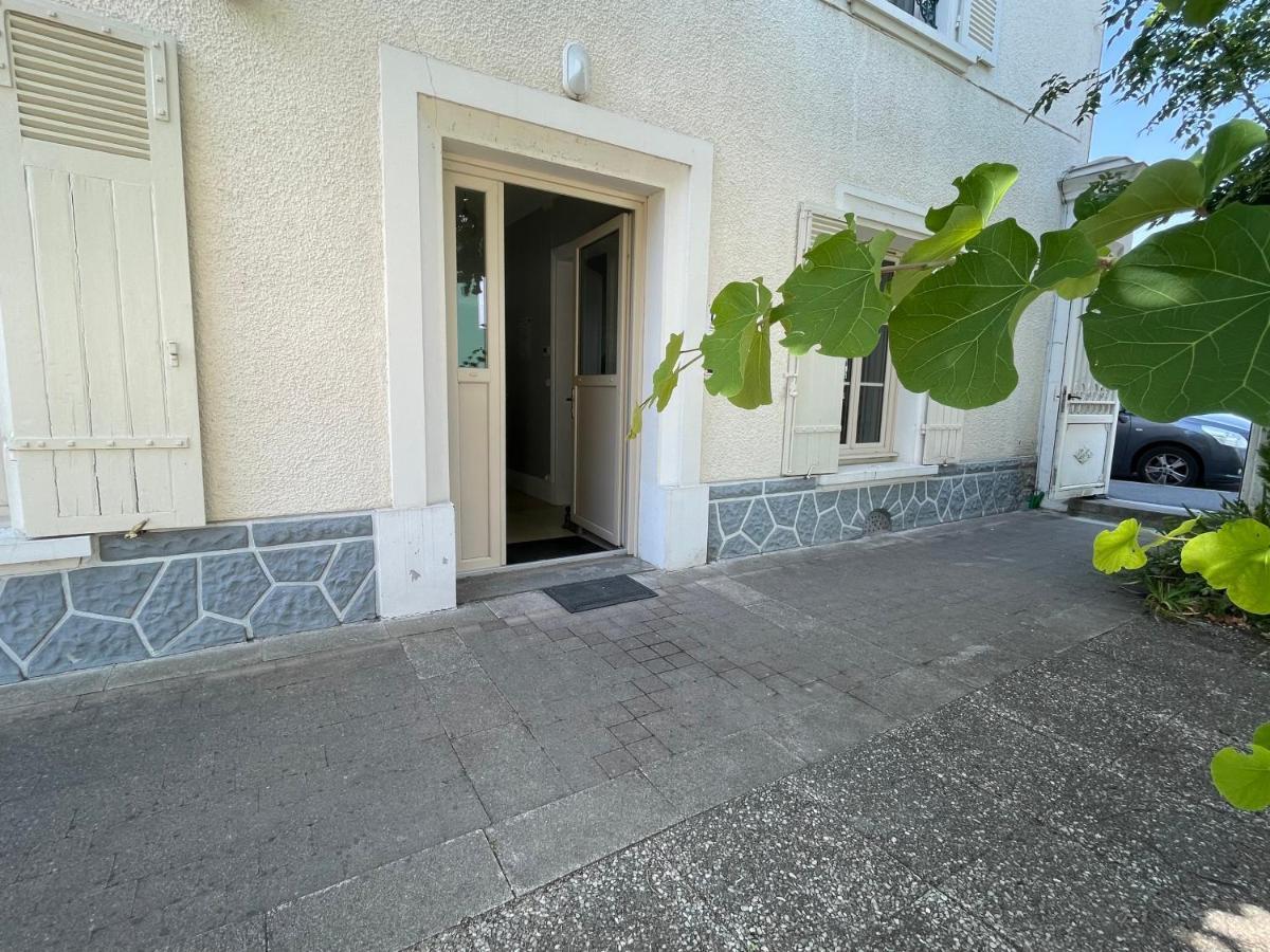 Le Logis De La Place Туар Екстер'єр фото